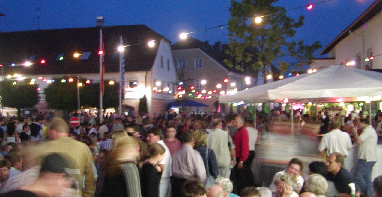 Besucher des Dorffests Ampfing, © Gemeinde Ampfing Besucher des Dorffests Ampfing, © Gemeinde Ampfing