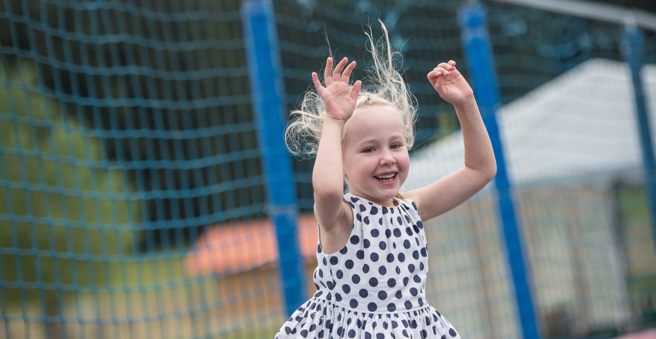 Kind springt im Trampolin, © Inn-Salzach Tourismus Kind springt im Trampolin, © Inn-Salzach Tourismus
