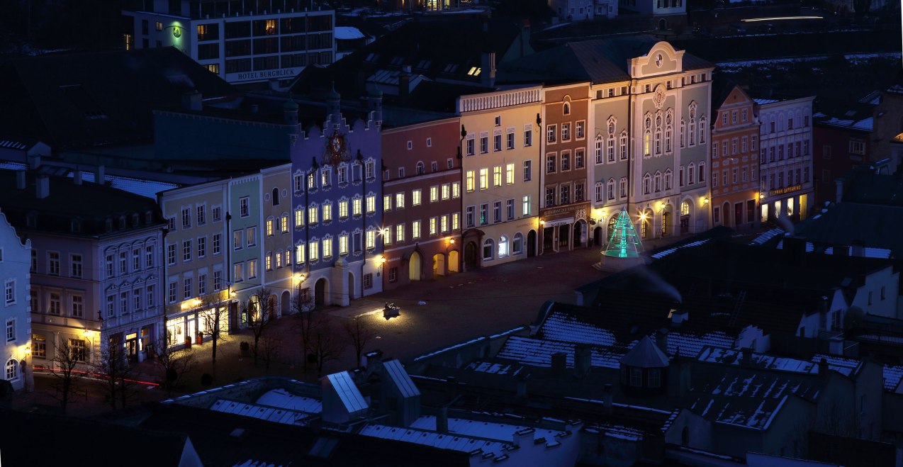 Weihnachtsbeleuchtung in der Altstadt Burghausen, © Burghauser Touristik Weihnachtsbeleuchtung in der Altstadt Burghausen, © Burghauser Touristik