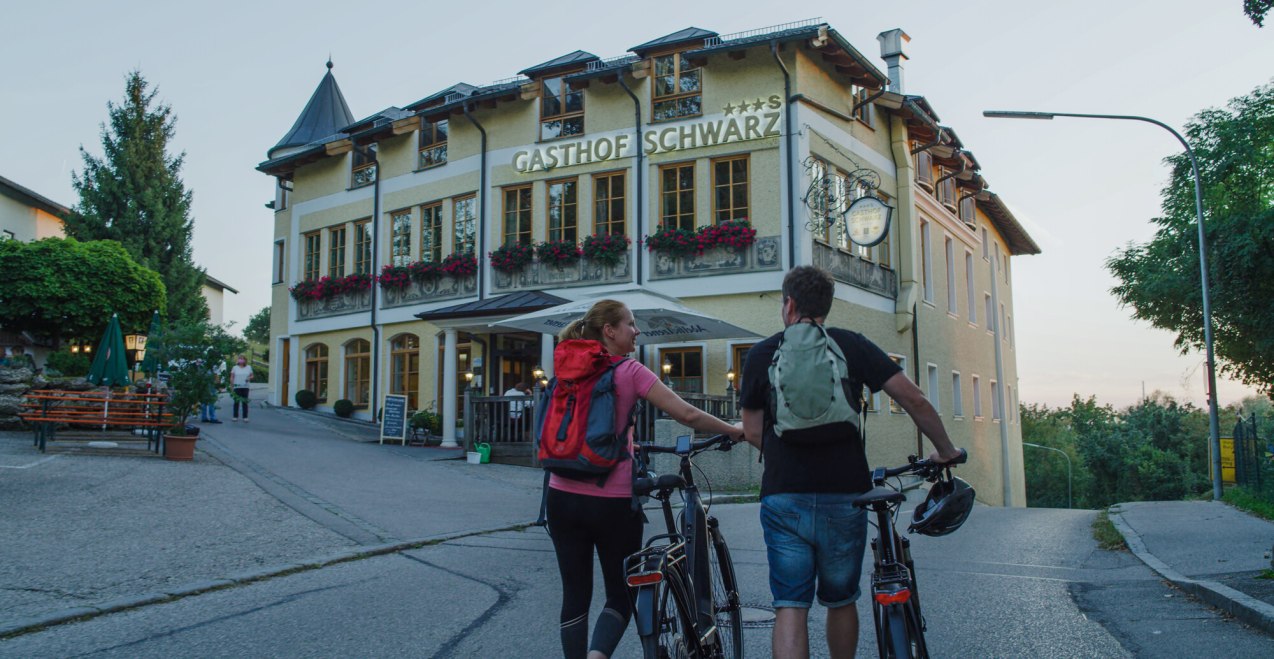 Gasthof Schwarz als Übernachtungsmöglichkeit für Radfahrer, © Inn-Salzach Tourismus Gasthof Schwarz als Übernachtungsmöglichkeit für Radfahrer, © Inn-Salzach Tourismus