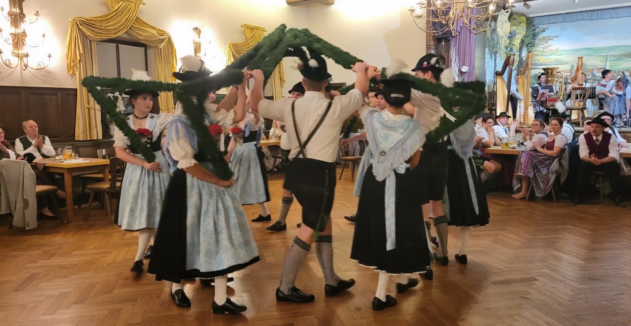 Tanz der Holzlandler, © Trachtenverein D‘Holzlandler Pleiskirchen Tanz der Holzlandler, © Trachtenverein D‘Holzlandler Pleiskirchen