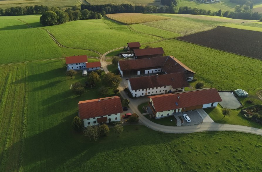 Luftaufnahme Ferienhof Wieser Obertaufkirchen, &copy; Ferienhof Wieser