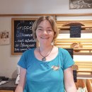 Frau Deser bieter im Hofladen Griesm&uuml;hle bei Burgkirchen Brotbackkurse f&uuml;r Jugendliche an, &copy; Inn-Salzach Tourismus