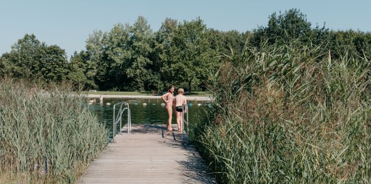 Baden und Spielen in der Gr&uuml;nen Lagune in Ampfing, &copy; Inn-Salzach Tourismus