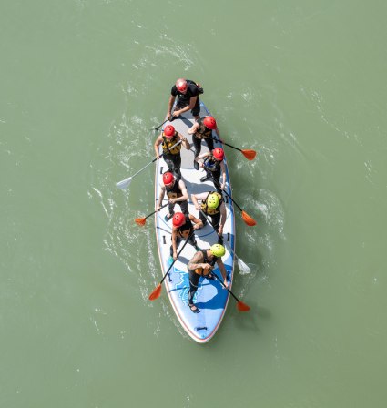 Gruppentour auf dem Riesen-SUP f&uuml;r 8 Personen, &copy; Inn-Salzach Tourismus