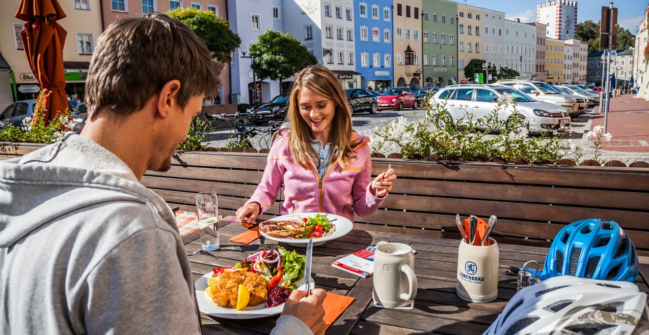 Radlerbrotzeit Stadtplatz M&uuml;hldorf, &copy; Inn-Salzach Tourismus