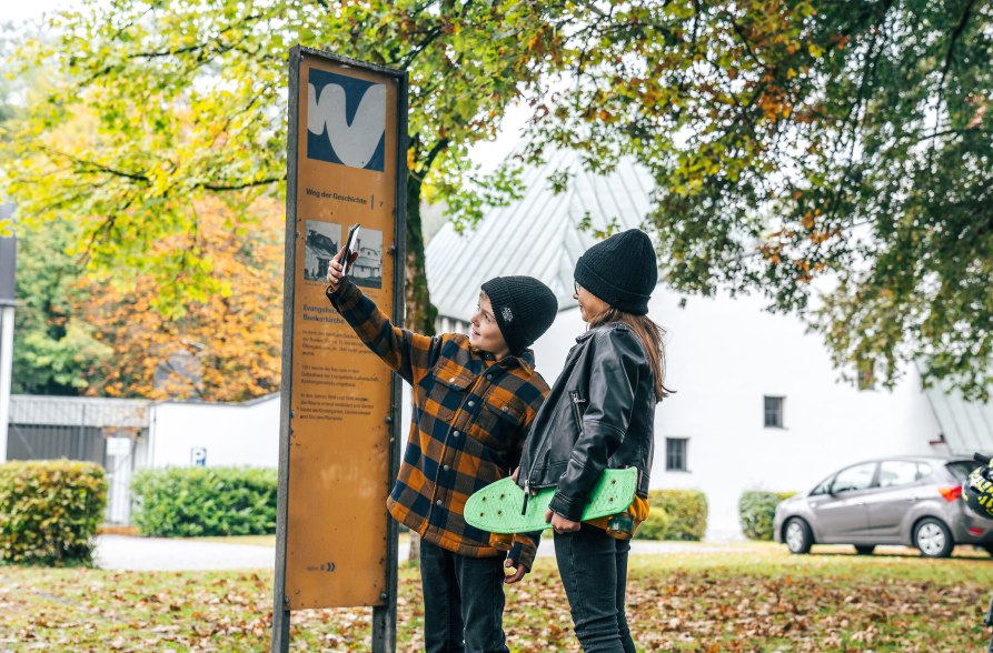 Kinder beim Selfie machen, &copy; Inn-Salzach Tourismus