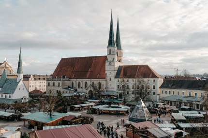 Christkindlmarkt Alt&ouml;tting von Oben, &copy; Inn-Salzach Tourismus