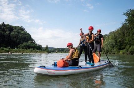 Gruppenpaddeln auf dem Riesen-SUP, &copy; Inn-Salzach Tourismus