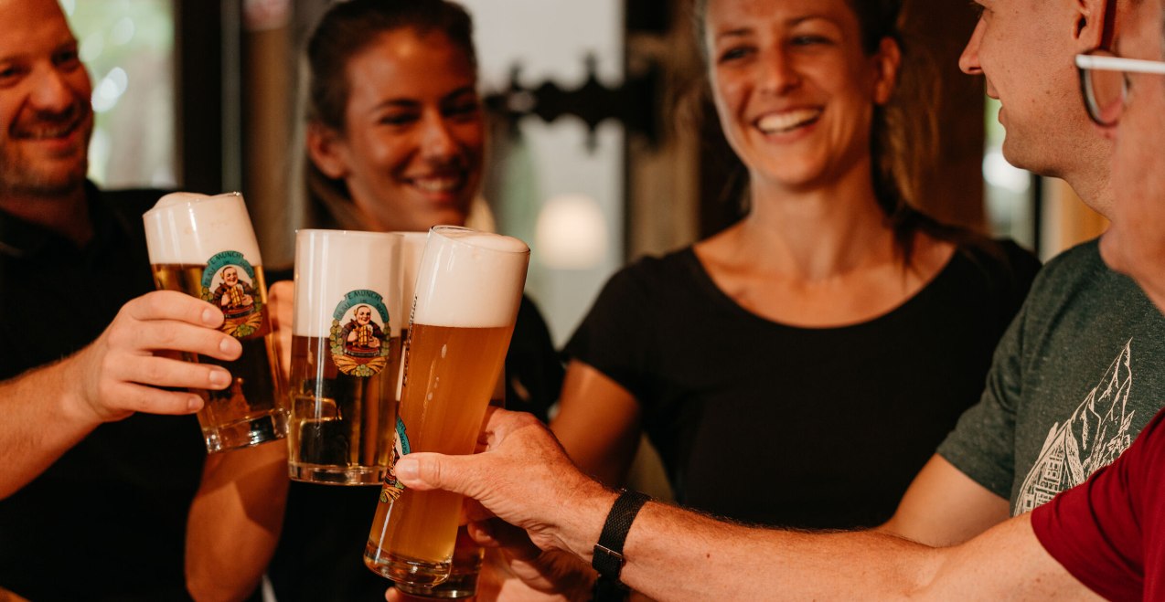 Ansto&szlig;en  bei der Bierwallfahrt, &copy; Inn-Salzach Tourismus