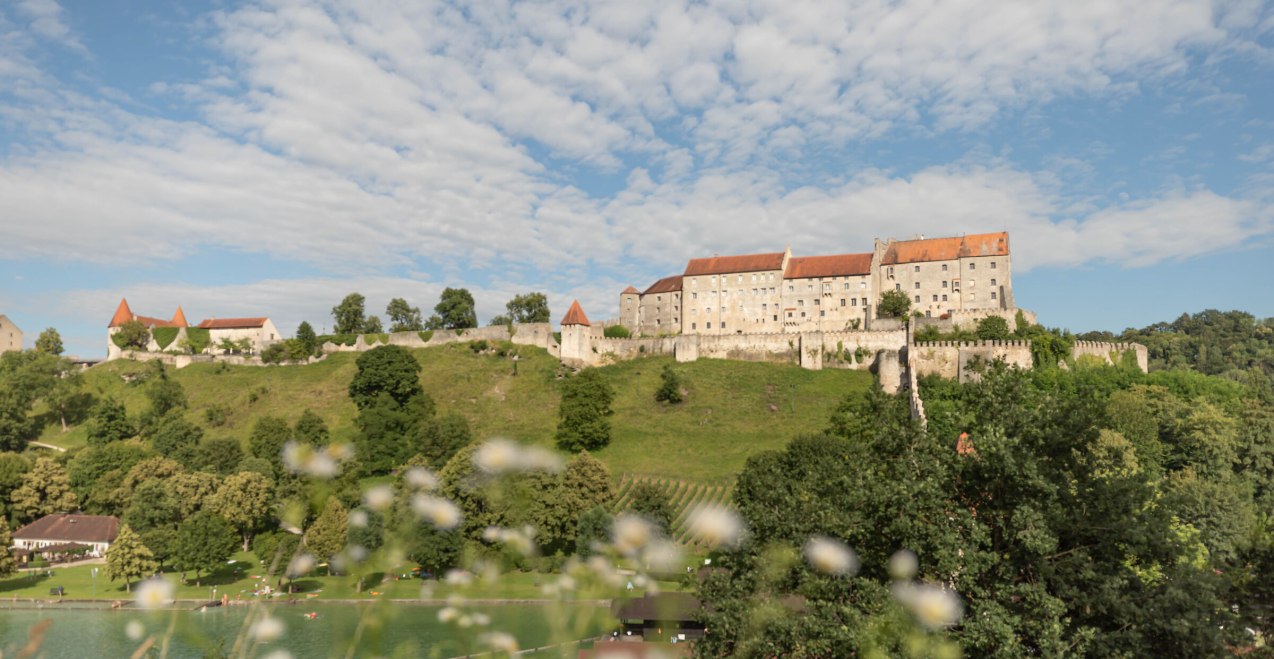 Blick auf die l&auml;ngste Burg der Welt in Burghausen, &copy; Inn-Salzach Tourismus