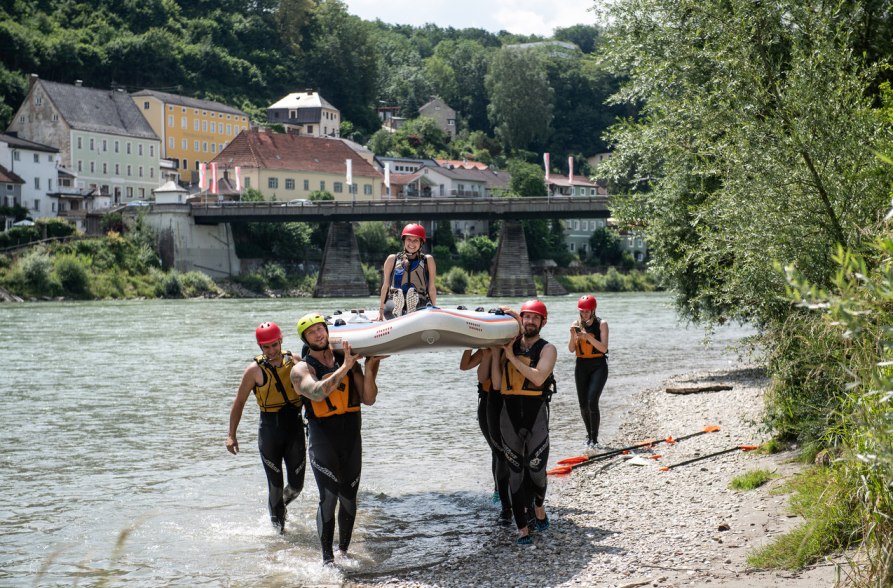 Gaudi nach der SUP-Tour, &copy; Inn-Salzach Tourismus