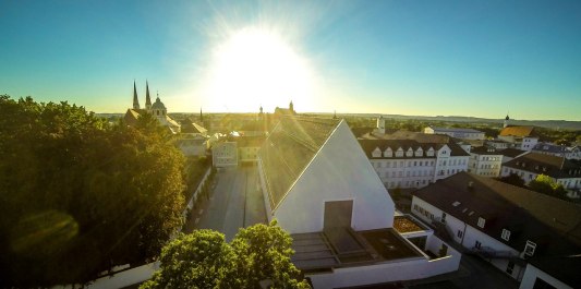 Au&szlig;enansicht des Kultur + Kongress Forums in Alt&ouml;tting