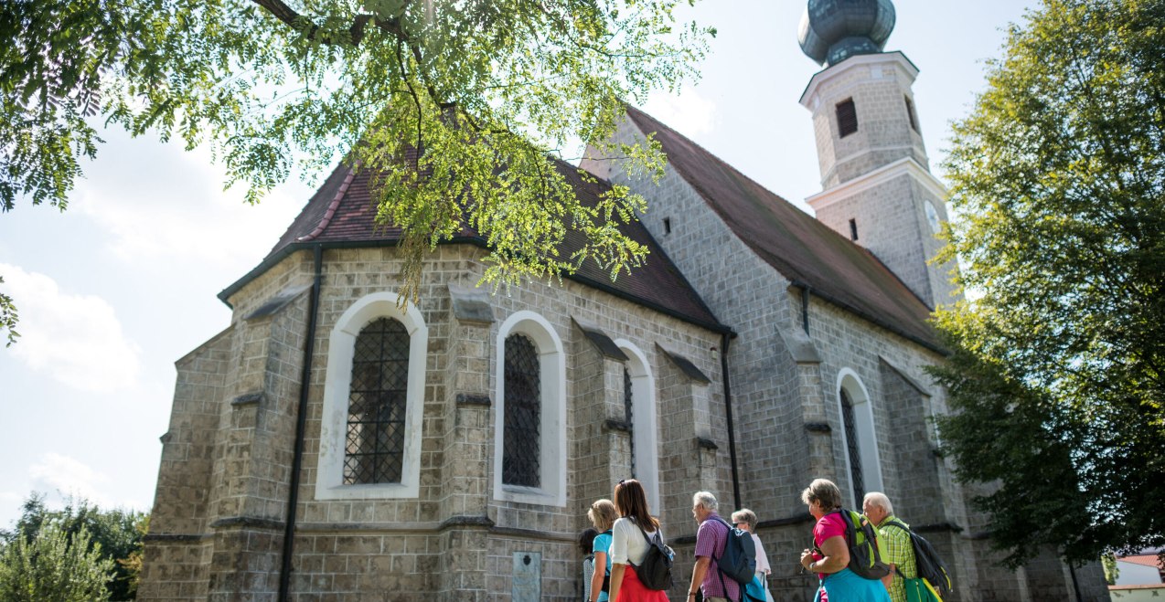 Pilger auf dem Weg zur Kirchen Heiligenstatt, &copy; Inn-Salzach Tourismus