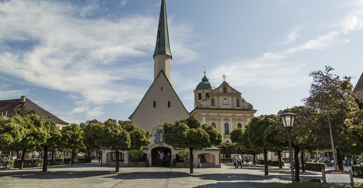 Gnadenkapelle mit Schwarzer Madonna und  Urnen bayerischer K&ouml;nige und Kurf&uuml;rsten, &copy; Inn-Salzach Tourismus