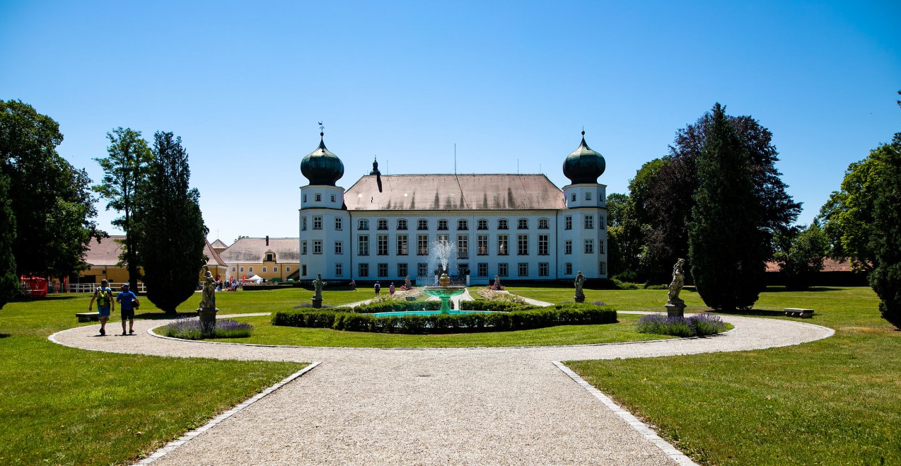 Schloss T&uuml;&szlig;ling mit Gartenanlage, &copy; David-Pierce Brill