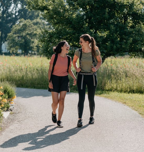 Freundinnen wandern in der Inn-Salzach Region, &copy; Inn-Salzach Tourismus