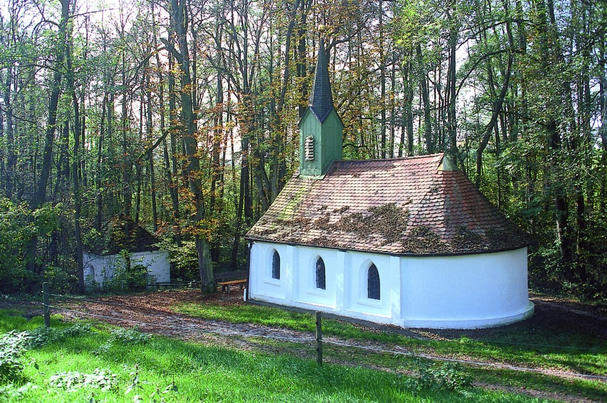 Zellbr&uuml;nnl mit Kapelle bei Buchbach