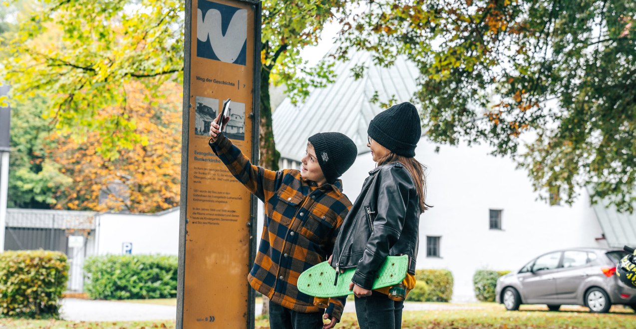 Kinder beim Selfie machen, &copy; Inn-Salzach Tourismus