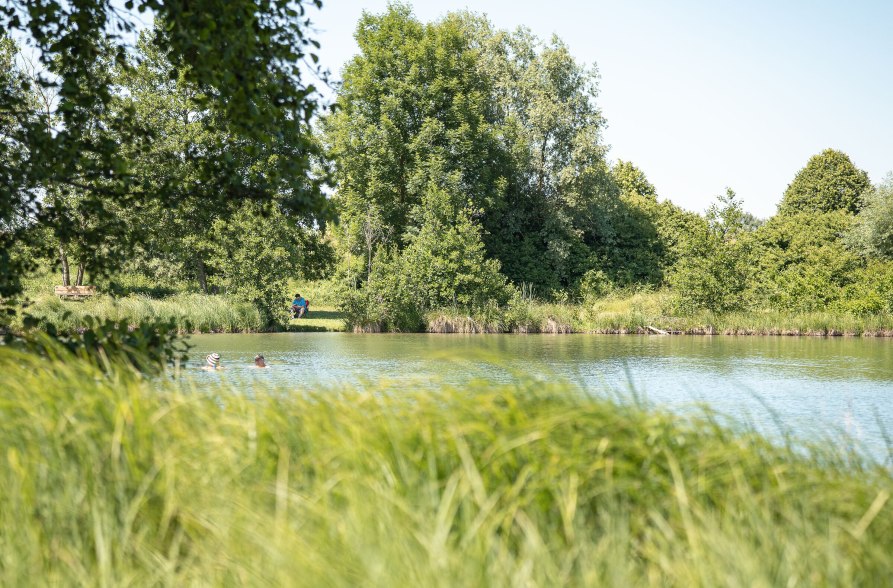 Badeg&auml;ste im Flossinger Badesee, &copy; Inn-Salzach Tourismus