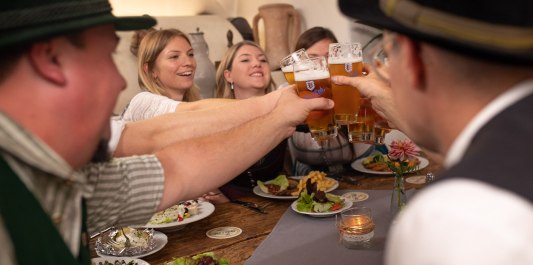 Brotzeit mit Bier, &copy; Br&auml;u z'Loh