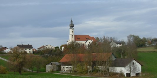 Kirche in Sch&ouml;nberg Landkreis M&uuml;hldorf a. Inn, &copy; Gemeinde Sch&ouml;nberg