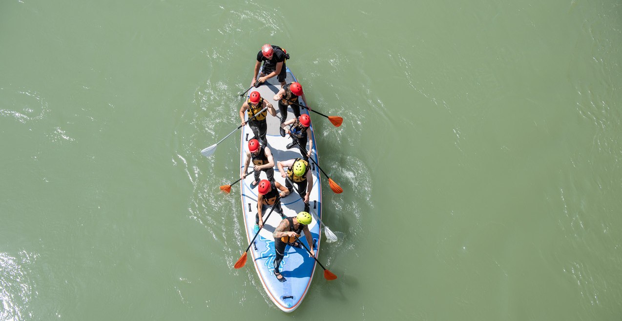 Gruppentour auf dem Riesen-SUP f&uuml;r 8 Personen, &copy; Inn-Salzach Tourismus