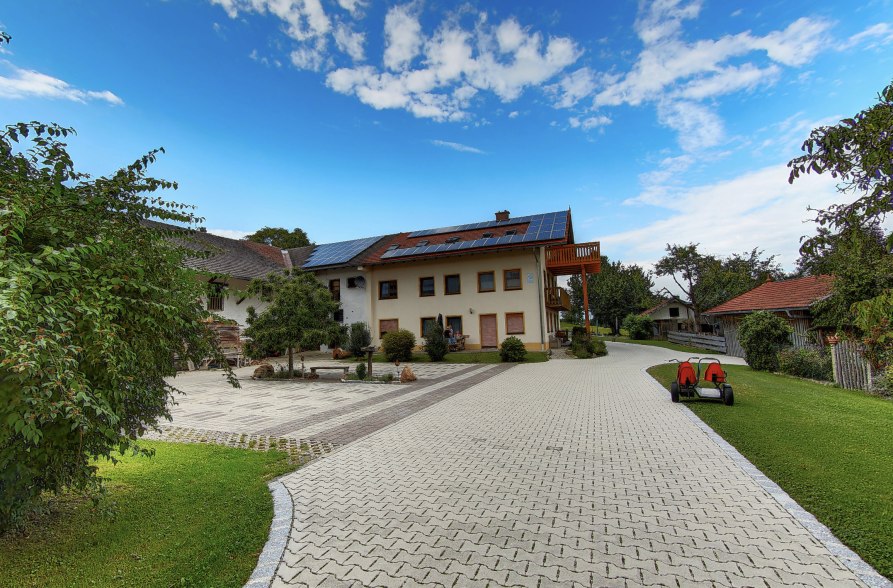 Gozmanhof, &copy; Gozmanhof