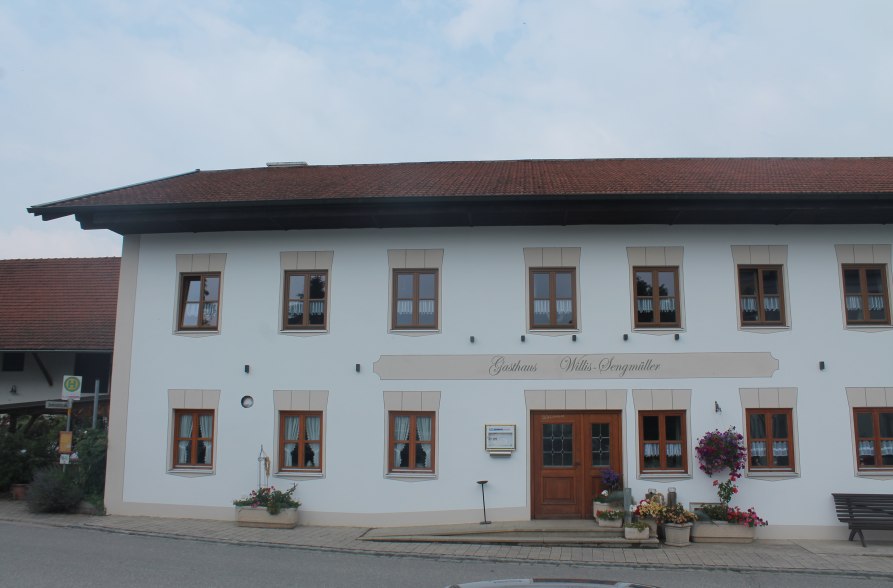 Gasthaus-Pension Willis-Sengm&uuml;ller_Au&szlig;enansicht Gasthaus