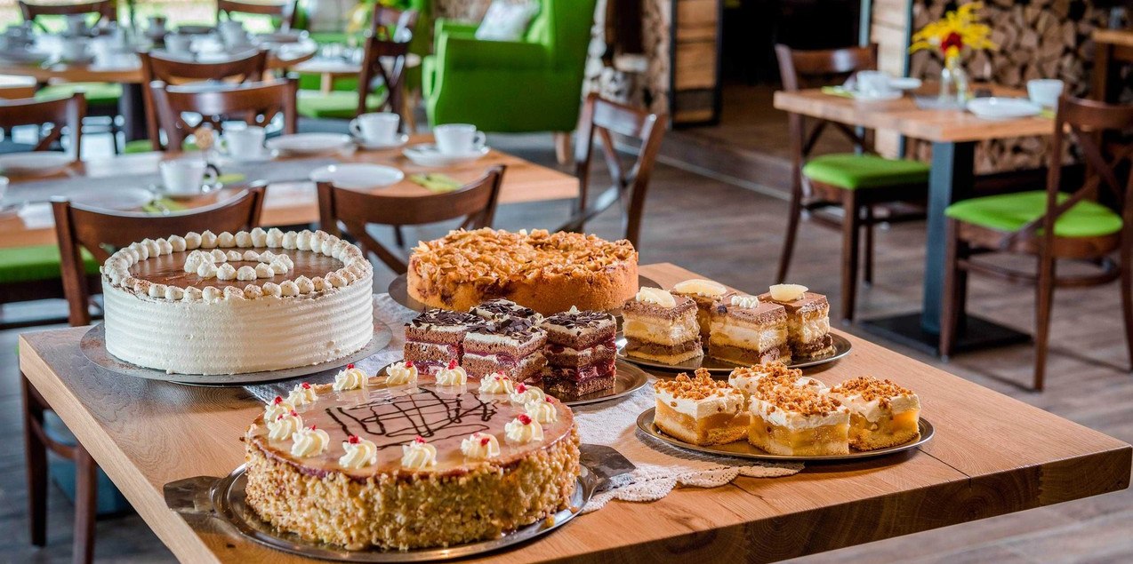 Eine Auswahl an Kuchen des Hofcaf&eacute;s Unterg&uuml;nzl bei Unterneukirchen, &copy; Hofcafe Unterg&uuml;nzl