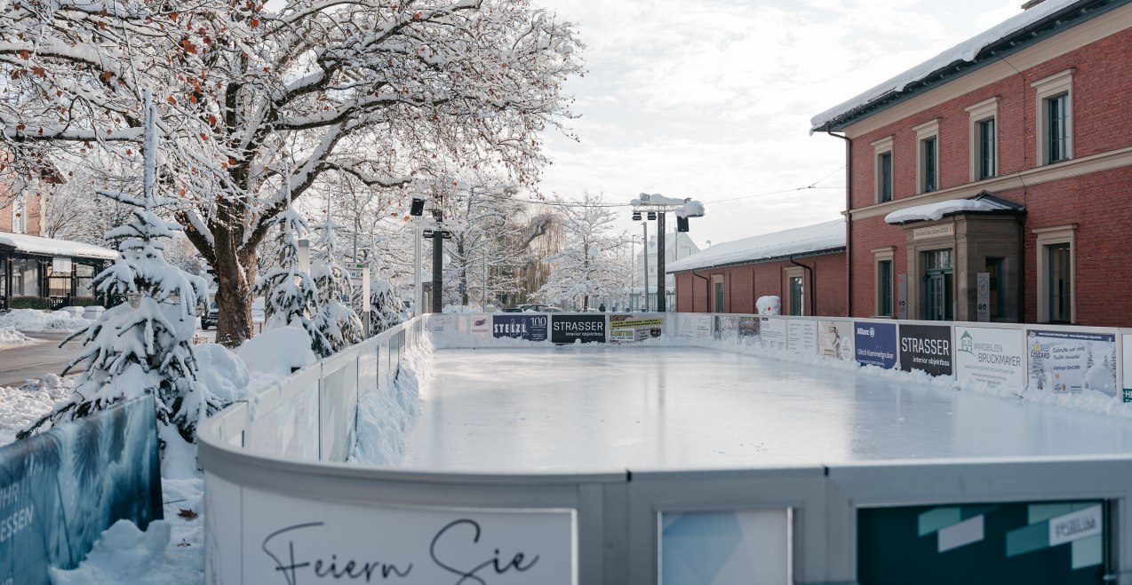 Eisbahn Alt&ouml;tting im Schnee, &copy; Inn-Salzach Tourismus