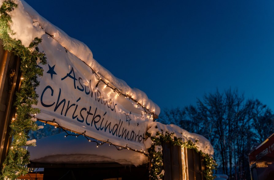 Eingangstor zum Christkindlmarkt Aschau, &copy; Inn-Salzach Tourismus