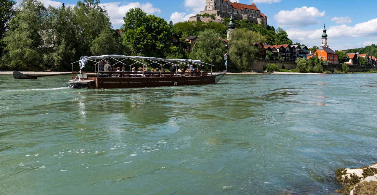 Pl&auml;ttenfahrt auf der Salzach bei Burghausen , &copy; oberbayern.de, Peter von Felbert