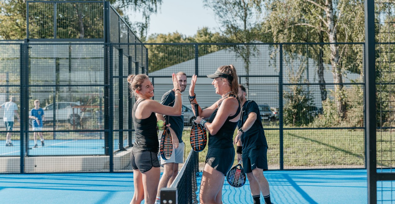 Padel-Team schl&auml;gt in die H&auml;nde, &copy; Inn-Salzach Tourismus