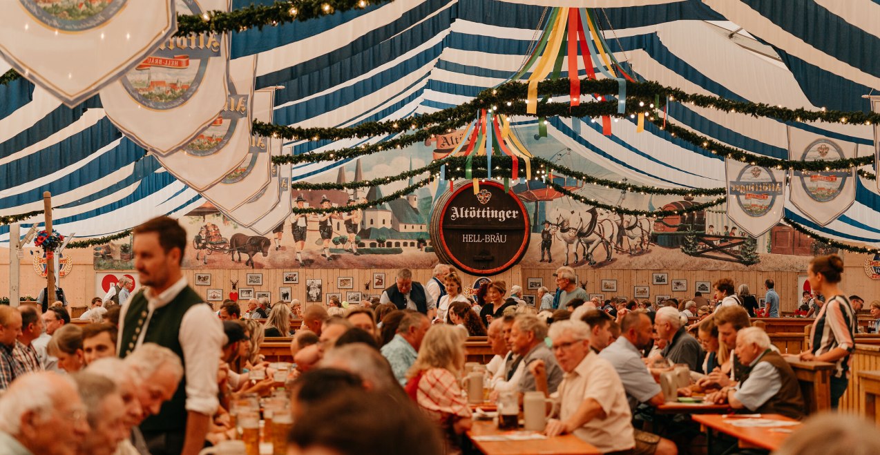Holfdult Alt&ouml;tting mit Hellbr&auml;u Bier, &copy; Inn-Salzach Tourismus