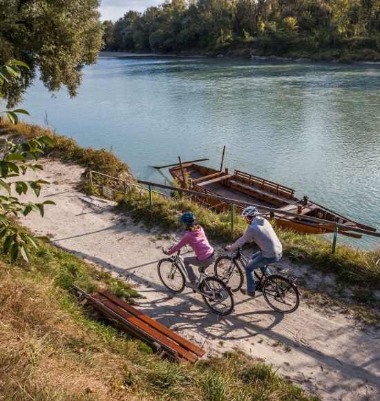 Innufer M&uuml;hldorf Radler, &copy; Inn-Salzach Tourismus, Adrian Greiter