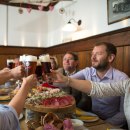 Brotzeit bei der Bier-Wallfahrt nach Alt&ouml;tting, &copy; Inn-Salzach Tourismus