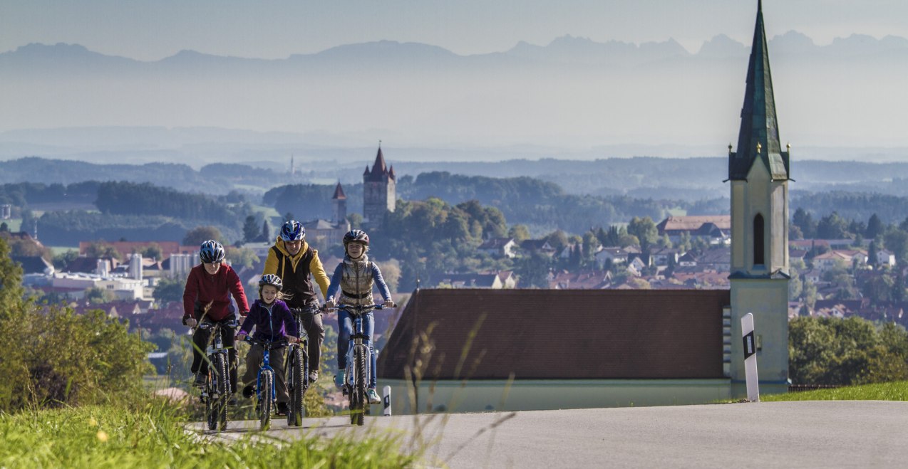Radfahrer bei Haag i. OB, &copy; Inn-Salzach Tourismus