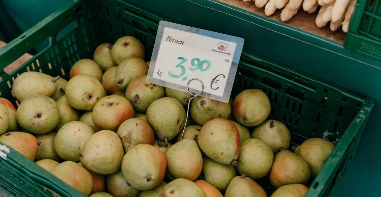 &Auml;pfel in Kiste mit Preisschild, &copy; Inn-Salzach Tourismus