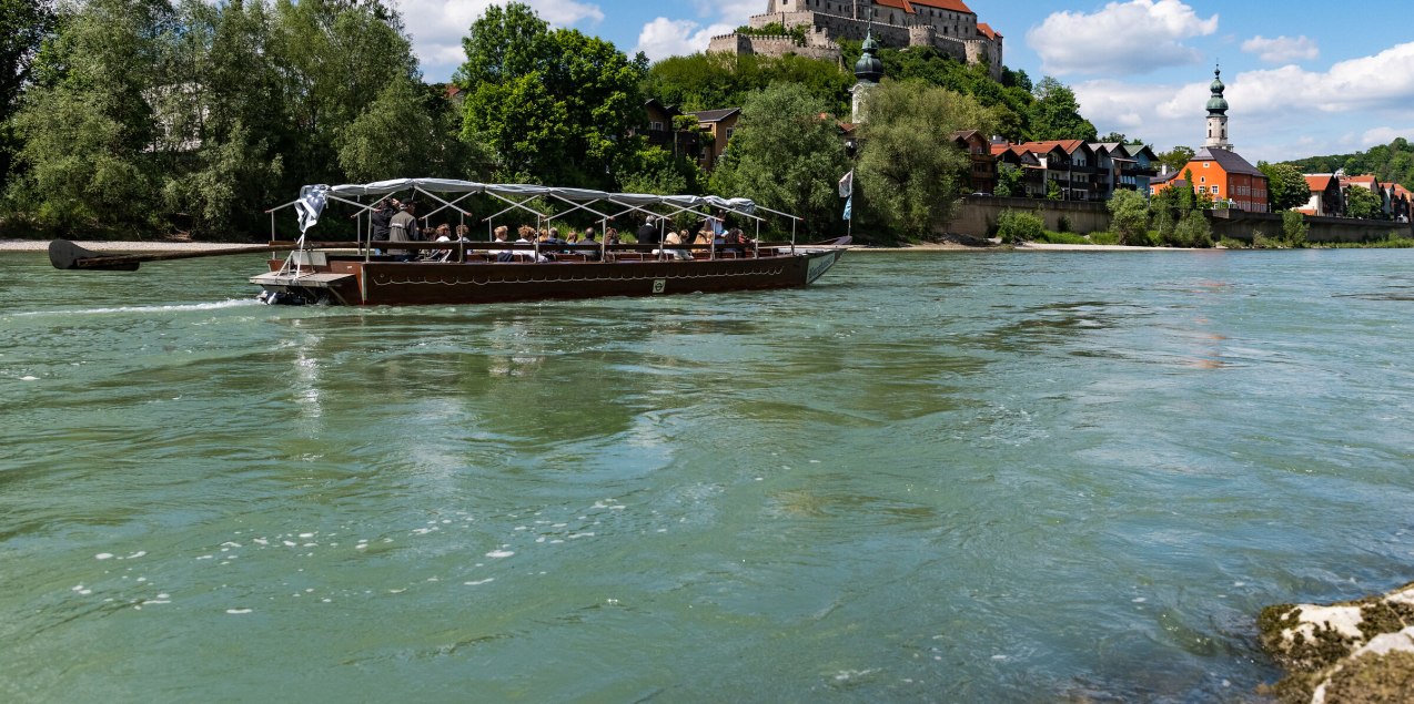 Pl&auml;ttenfahrt auf der Salzach bei Burghausen , &copy; oberbayern.de, Peter von Felbert