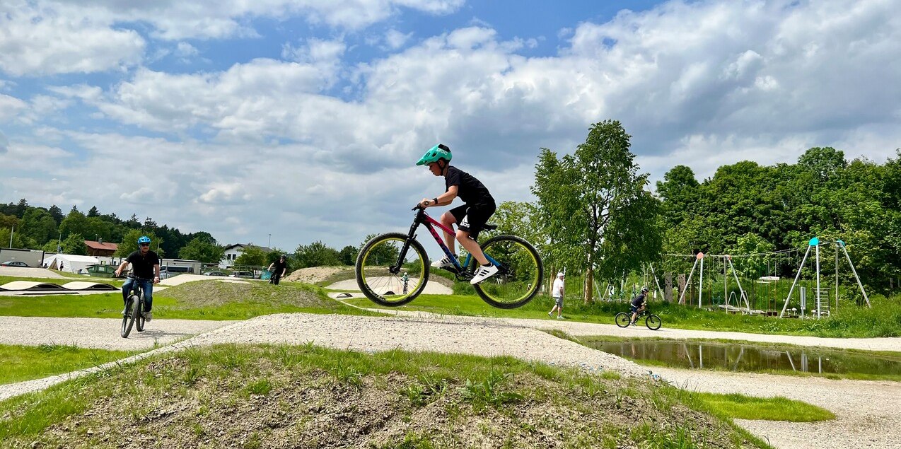 Radsportler im Bikepark Burghausen, &copy; Stadt Burghausen