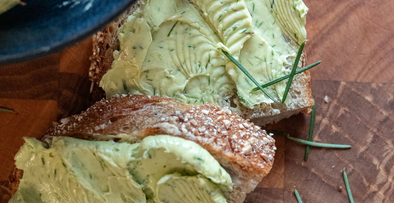 Brot mit Douglasienbutter und Schnittlauch, &copy; Inn-Salzach Tourismus