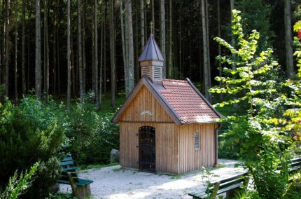 Steinernes Br&uuml;nnl in Harpolden bei Egglkofen, &copy; Karl Asbeck