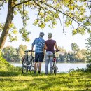 Radfahrer am Isensee bei Winh&ouml;ring, &copy; Inn-Salzach Tourismus