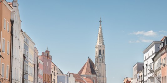 Stadtplatz mit Kirche Neu&ouml;tting, &copy; Inn-Salzach Tourismus