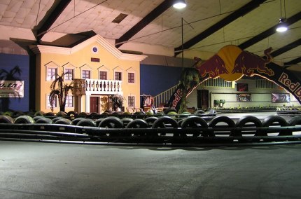 Die Indoor-Rennstrecke in der Karthalle Marktl, &copy; Karthalle Marktl