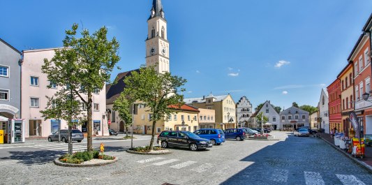 Stadtplatz Neumarkt-Sankt Veit, Landkreis M&uuml;hldorf a. Inn, &copy; Inn-Salzach Tourismus