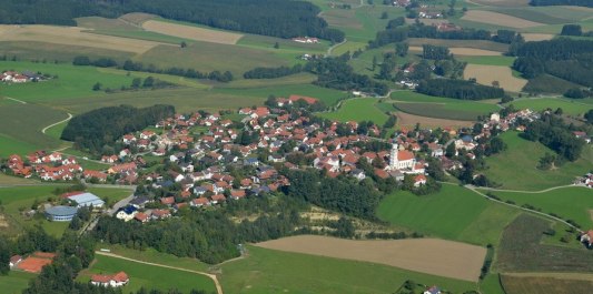 Luftaufnahme von Oberbergkirchen, Landkreis M&uuml;hldorf a. Inn, &copy; Gemeinde Oberbergkirchen
