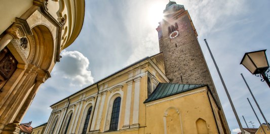 Die Stadtpfarrkirche St. Nikolaus in M&uuml;hldorf am Inn, &copy; Tourismusverband Inn-Salzach