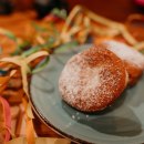 Faschingskrapfen gef&uuml;llt und best&auml;ubt, &copy; Inn-Salzach Tourismus